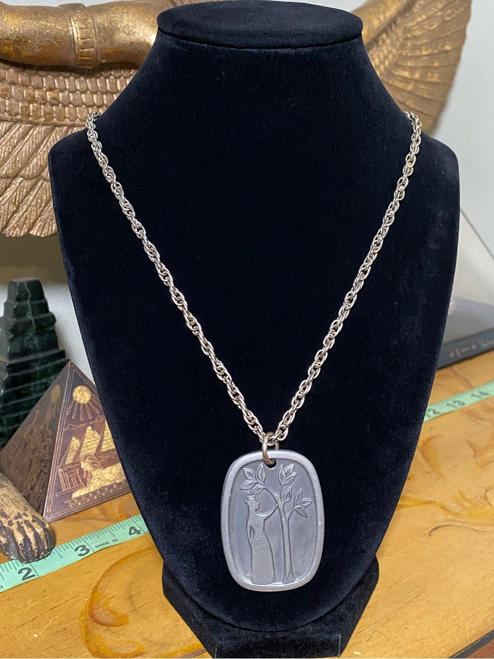 Vintage pendant necklace